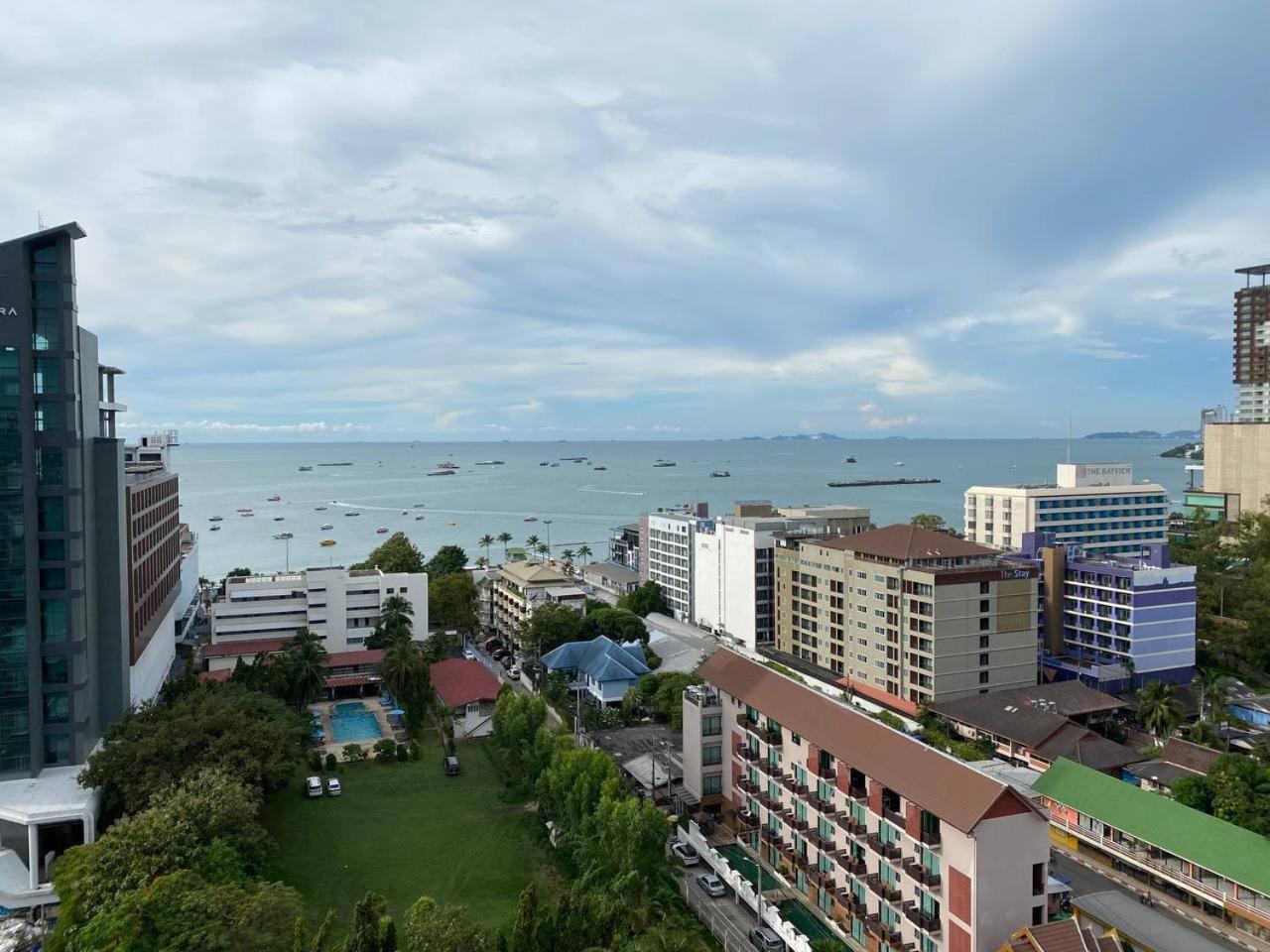 Condo Edge Central Pattaya Exteriör bild